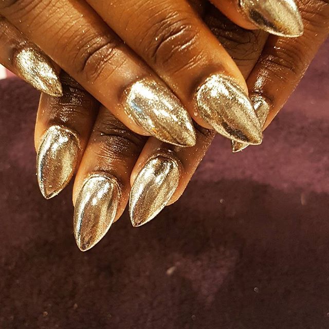 Gold Glitter Nails blackwomen | Beauty Birdie