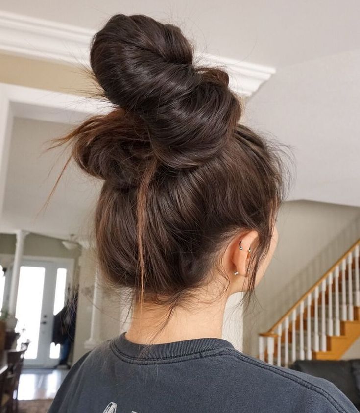 Smooth On Top Messy Bun 1 | Beauty Birdie