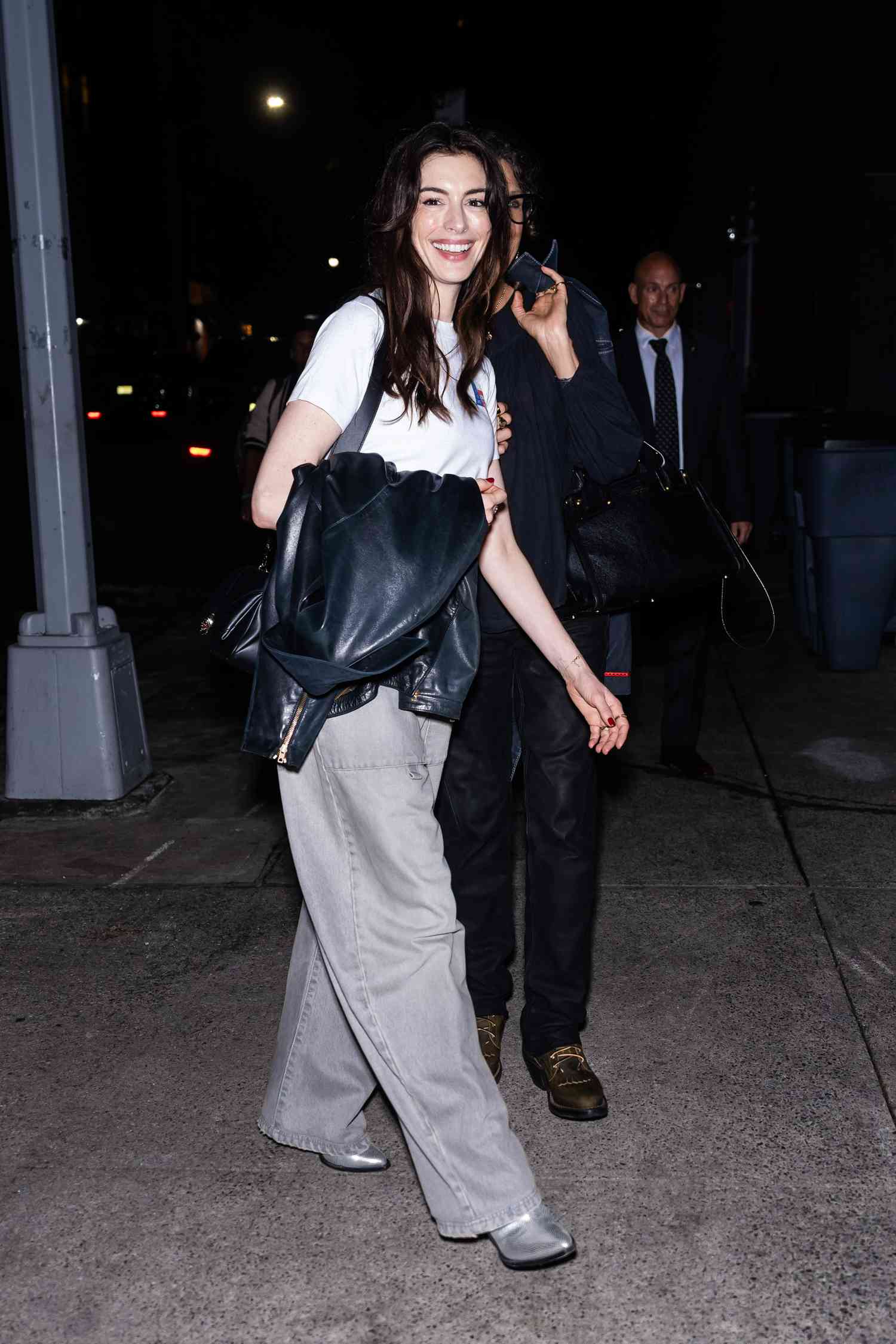 annehathaway oversized denim pantsuit | Beauty Birdie